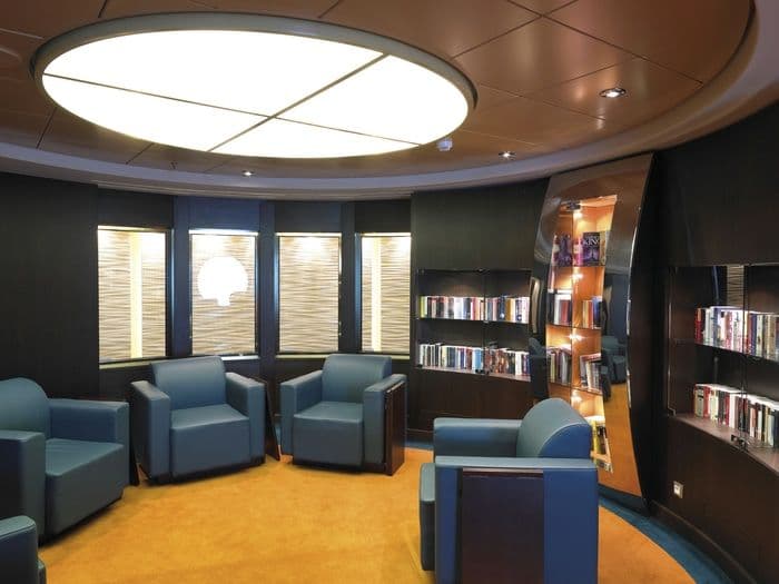 MSC Cruises MSC Fantasia Library 1.jpg